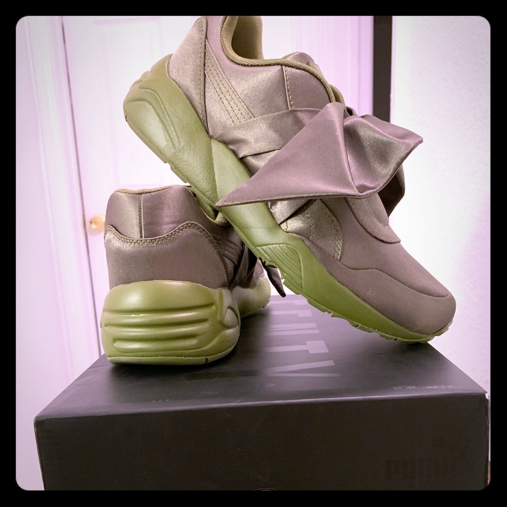 Rihanna Fenty x Puma Bow Olive Green Wn’s SZ: 7.5